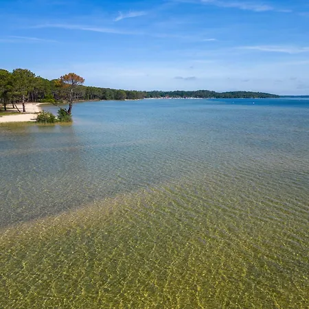 Appartement à Avec Piscine, Boulodrome Et Terrasse – 7 Personnes, Ménage Inclus - Fr-1-319-497 *